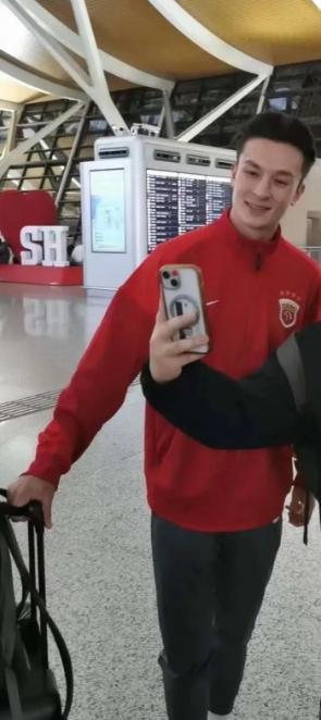 mk体育官网-博主：安永佳、岳鑫、张源、卢永涛、刘祝润跟随海港前往迪拜冬训