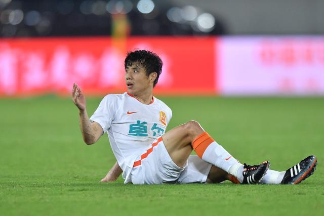 mk体育官网-蒿俊闵时隔20年回乡作战 拼尽全力武汉仍8轮不胜