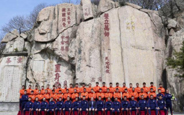 mk体育官网-联赛开幕前搞点仪式感?中超队爬山 日本球队拜神